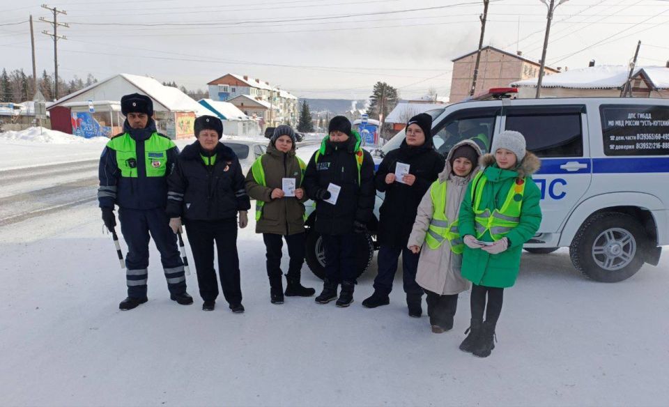 В Казачинско-Ленском районе сотрудники Госавтоинспекции и юные инспекторы движения провели профилактическую акцию «Берегите детские жизни»