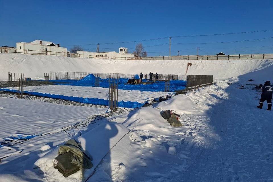 В Хомутово начали заливать фундамент детской поликлиники
