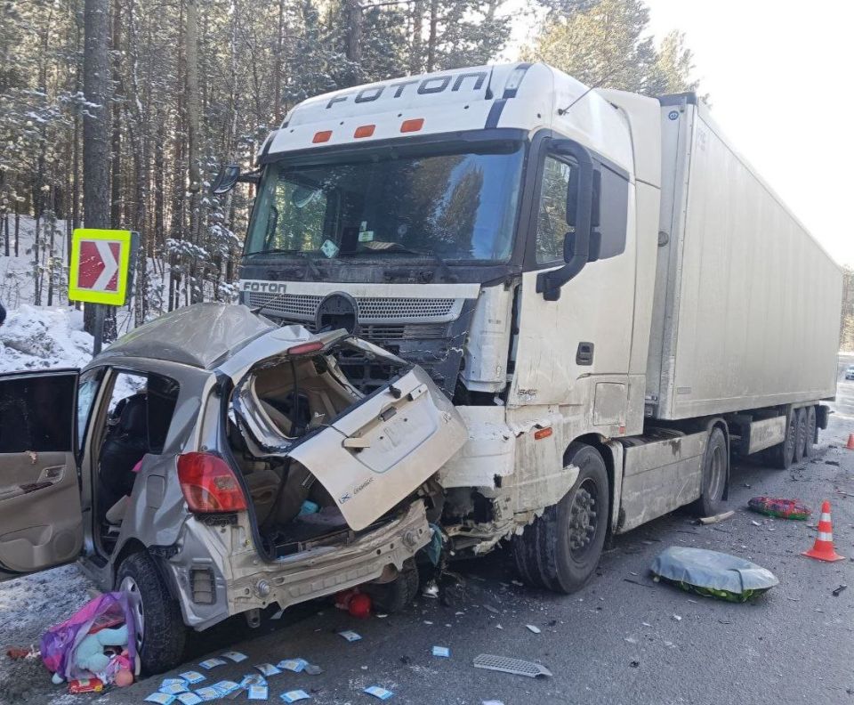В Иркутской области следователями СК возбуждено уголовное дело по факту ДТП, в результате которого погибли двое детей и женщина