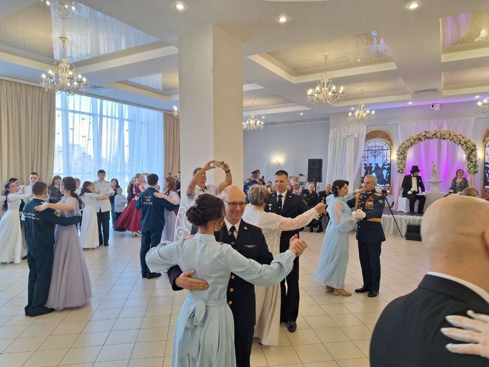 Традиции русского офицерства: сотрудники ангарской полиции приняли участие в ежегодном Пушкинском бале