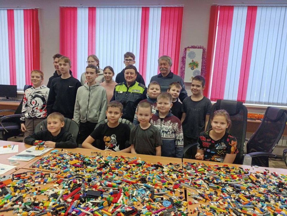 В Казачинско-Ленском районе в рамках фестиваля «РобоСиб-2026» школьники представили свои проекты по безопасности дорожного движения