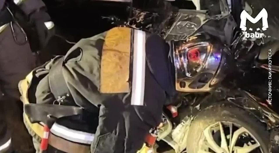 Три человека погибли в ДТП с легковушкой и грузовиком в Иркутске