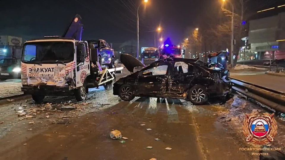 В Иркутске полицейские устанавливают обстоятельства ДТП, в котором погибли три человека