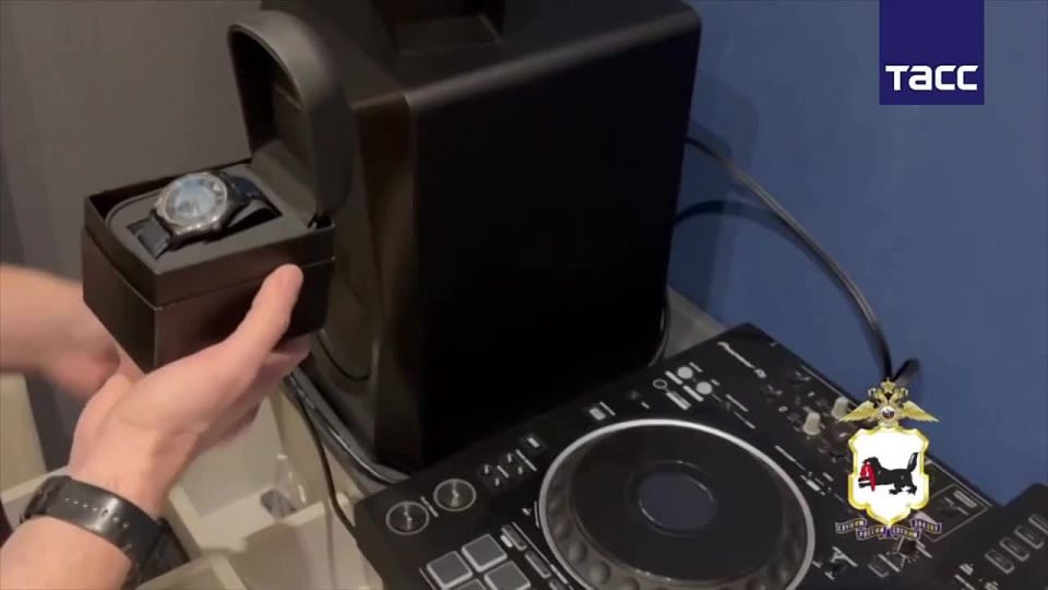 В Иркутске пресекли деятельность теневых банкиров, которые незаконно обналичили более 1 млрд рублей, сообщает ГУ МВД по области