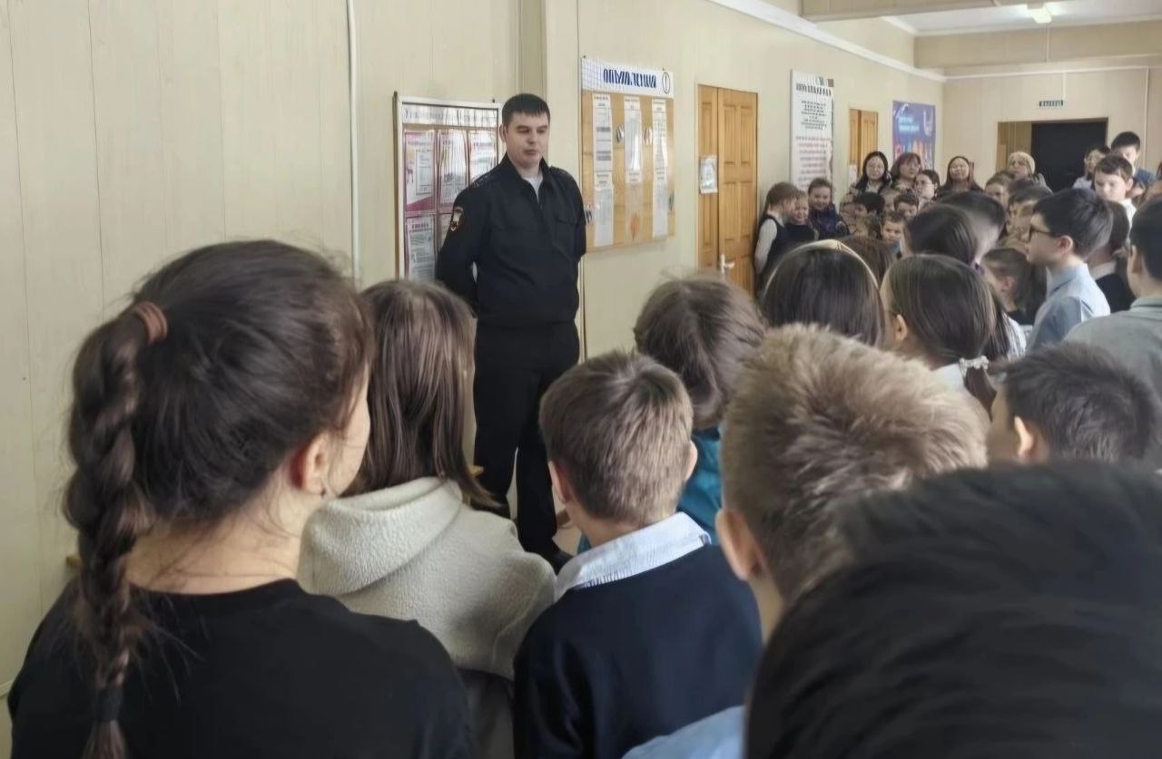 В Катангском районе школьники встретились с автоинспекторами В Катангском районе школьники встретились с автоинспекторами