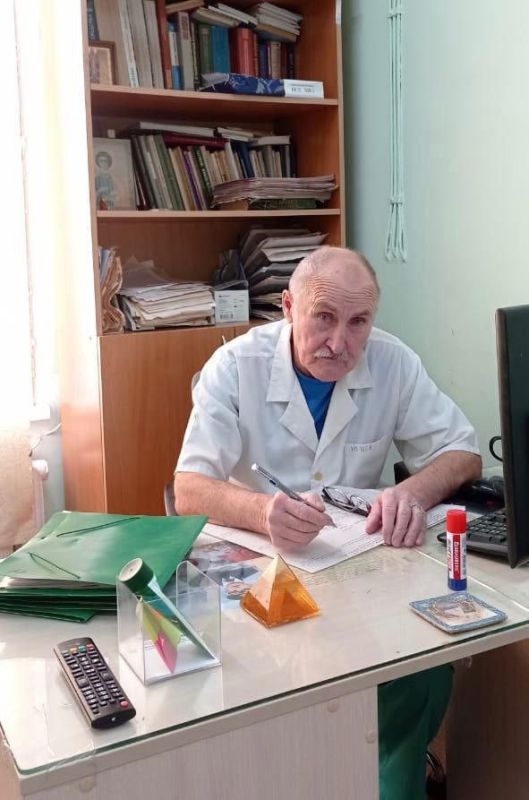 Врача Сергея Царькова из Ангарска наградили медалью Луки Крымского за заслуги в области здравоохранения