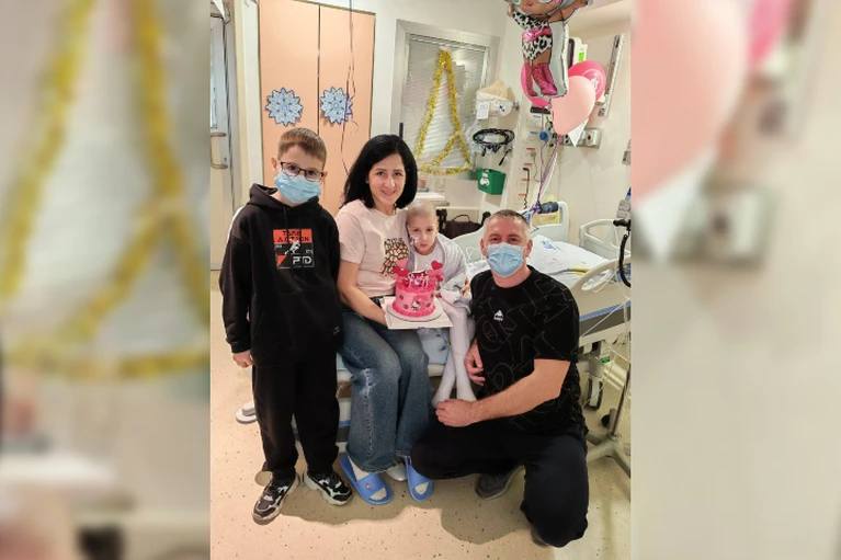 Счастливая мама родила дочь в свой день рождения