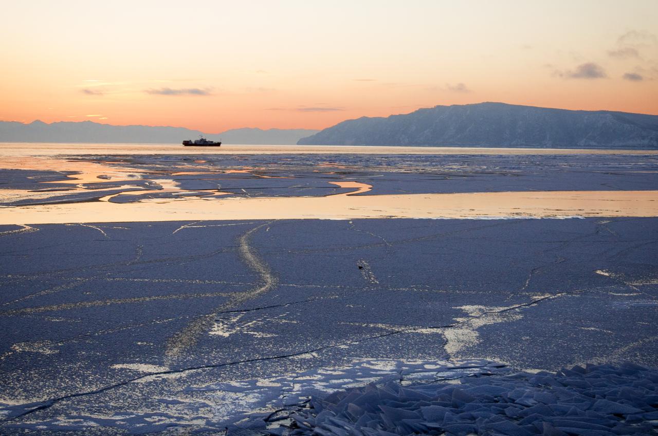 Открытие ледовой переправы на Ольхон вновь отложили из-за появившейся трещины