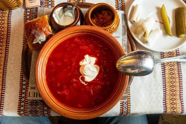 Одно из любимых блюд сибиряков – это, конечно, борщ