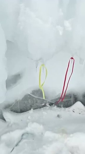 #нампишут. Хочу осветить ситуацию: На Ольхон приехал не местный шаман, который стал рассказывать туристам, что нужно привязать ленточки прямо на Сокуи, снято на Хобое и на Кобыльей голове