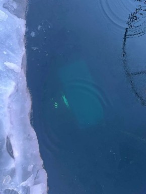 Следователями СК установлено, что около 15 часов водитель автомобиля УАЗ выехал с базы отдыха в п.Хужир Ольхонского района с 8 туристами на экскурсию в сторону мыса Хобой по льду озера Байкал