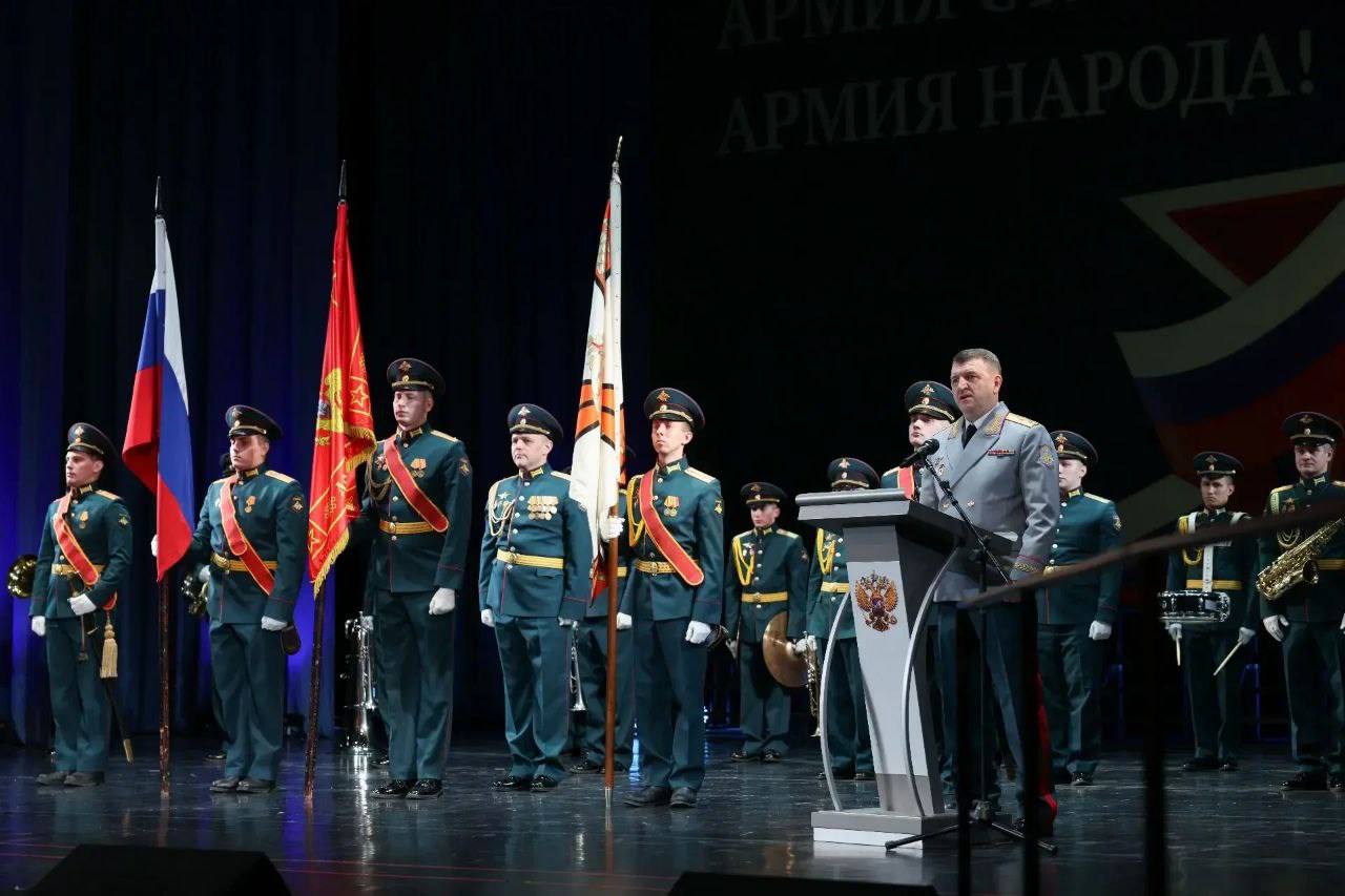 Ко Дню защитника Отечества в Иркутске прошел концерт «Армия страны – армия народа!» Ко Дню защитника Отечества в Иркутске прошел концерт «Армия страны – армия народа!»