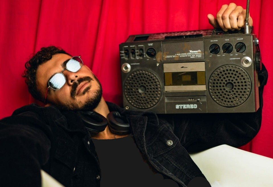 Соседи взыскали 150 тысяч рублей с шумного меломана: решение суда