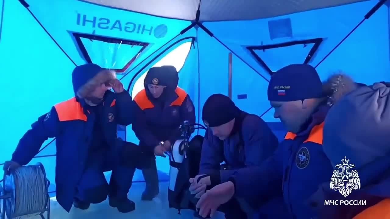 Тела семерых погибших туристов и водителя достали из воды в месте провала УАЗа у мыса Саган-Хушун