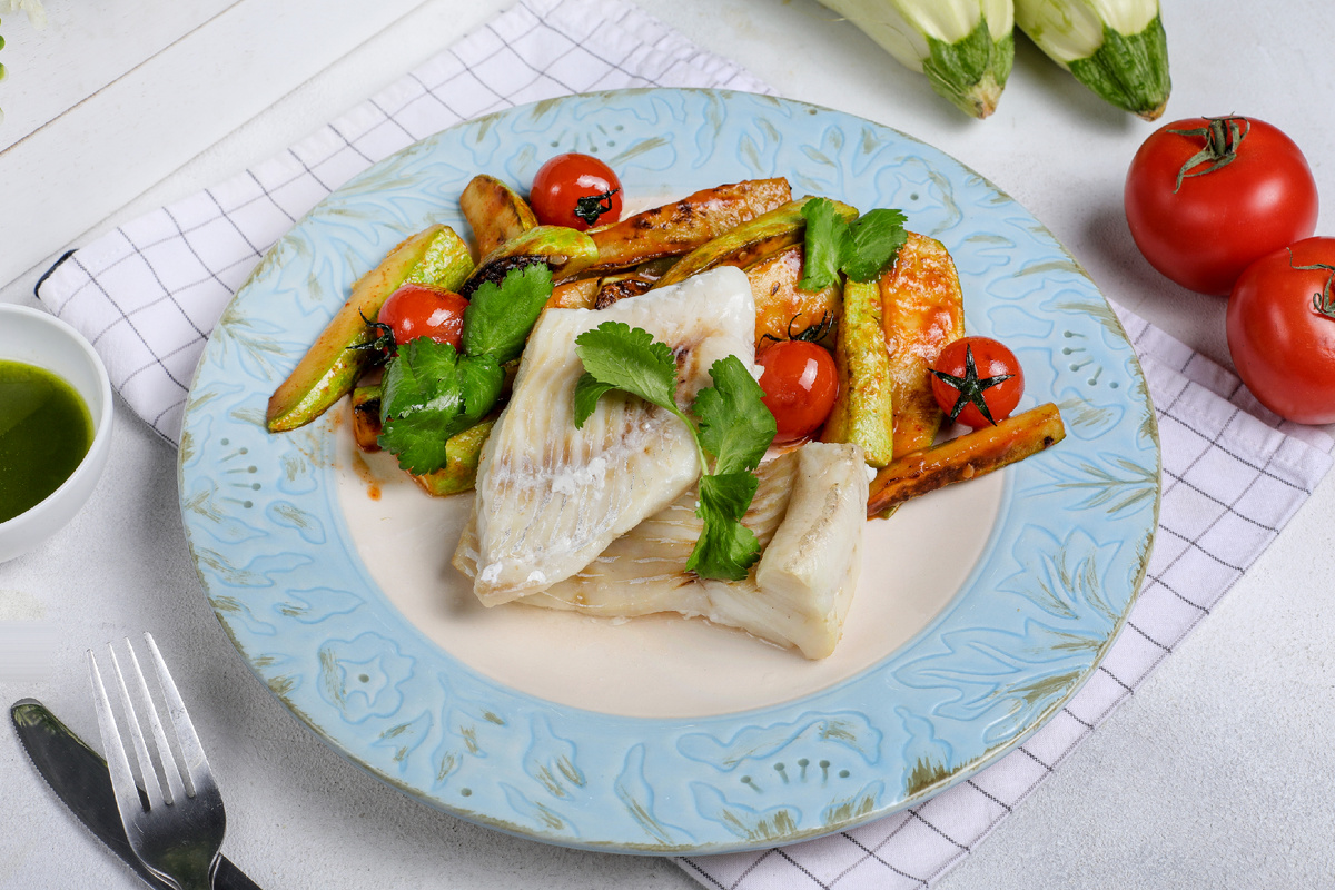 Как приготовить филе трески с кабачками и соусом песто