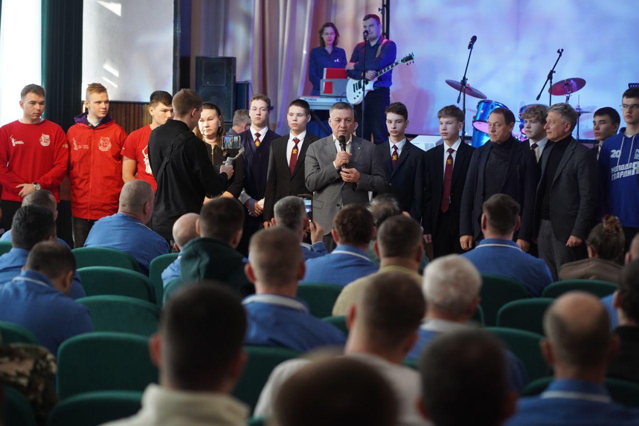 Участников СВО на лечении в военном госпитале и Иркутской областной клинической больнице поздравили с Днем защитника Отечества