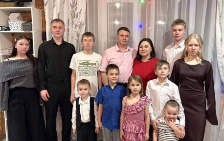 Семья из Большой Речки получила орден «Родительская слава»