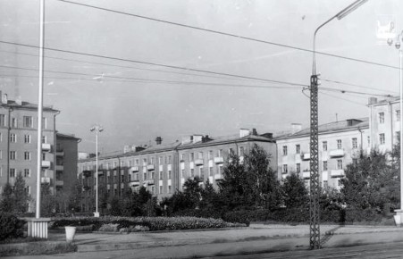 Посмотрите на #ИркутскСквозьВремя: здания, которые видели наших прадедов, стоят рядом с машинами и светофорами XXI века