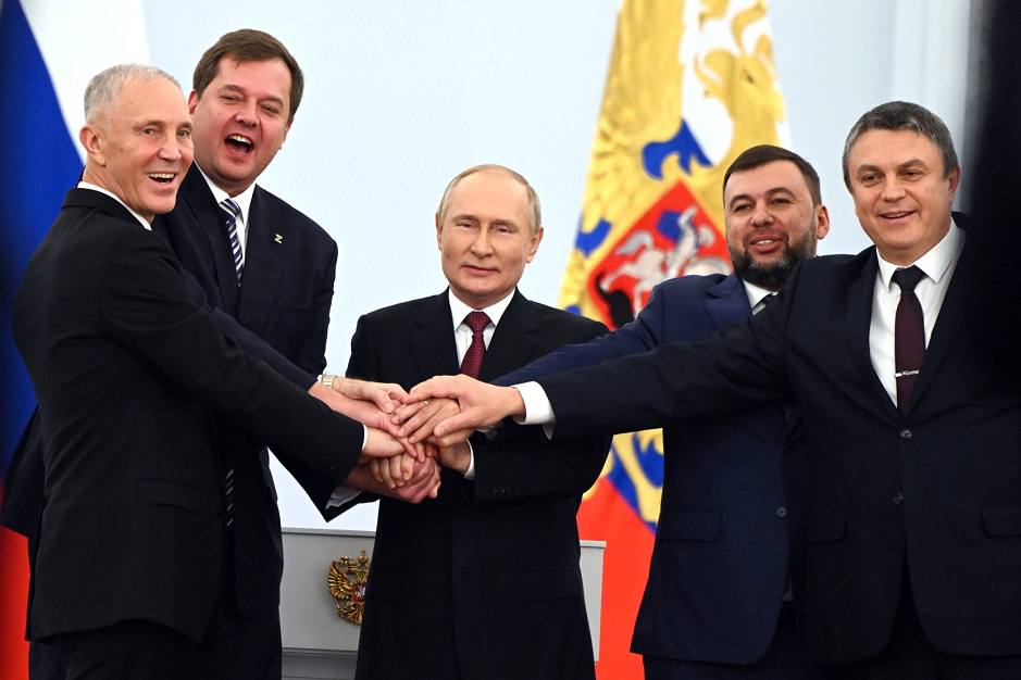 В июле 2022 года Иркутская область взяла шефство над городом Кировском Луганской Народной Республики В июле 2022 года Иркутская область взяла шефство над городом Кировском Луганской Народной Республики