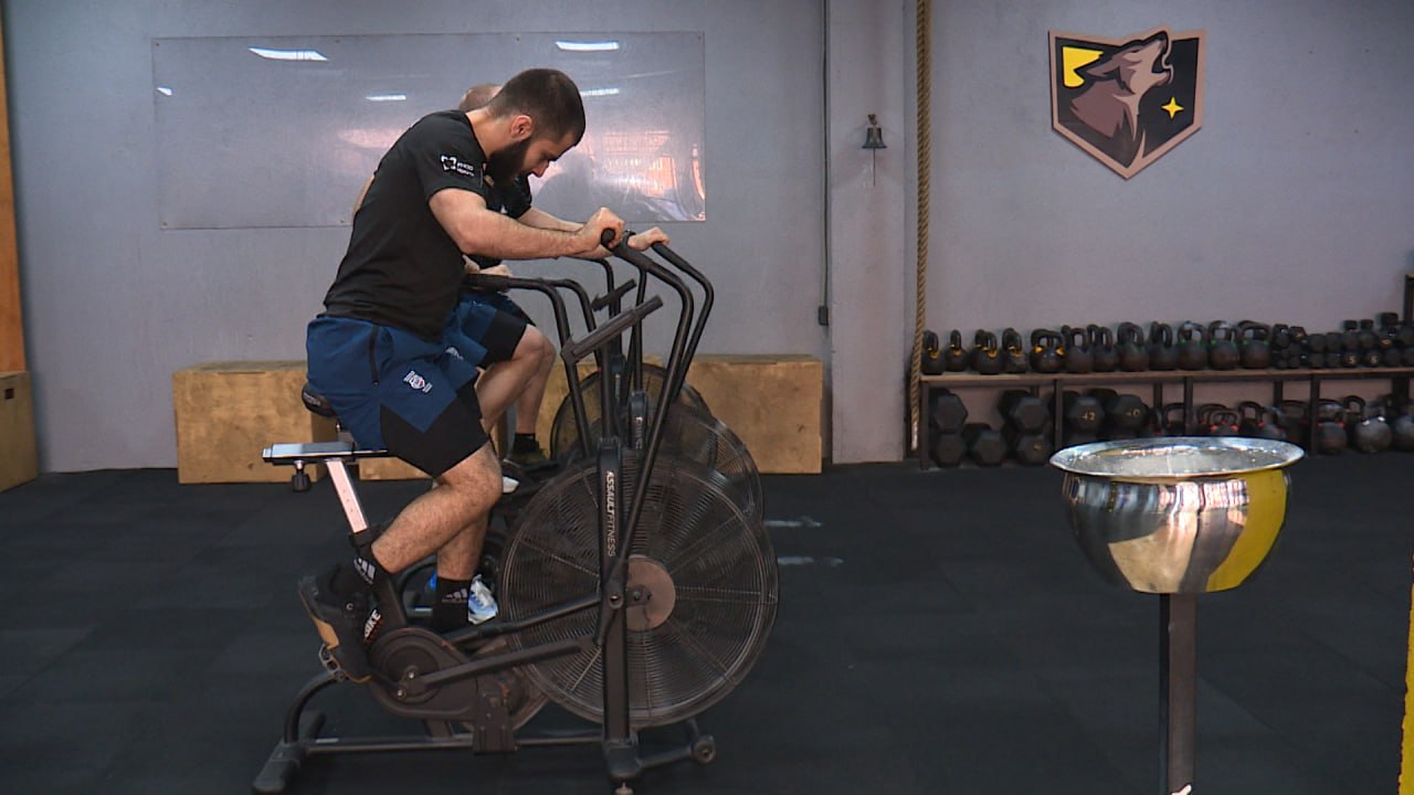 Работа на кардиотренажерах, отработка упражнений из тяжелой и легкой атлетики Работа на кардиотренажерах, отработка упражнений из тяжелой и легкой атлетики