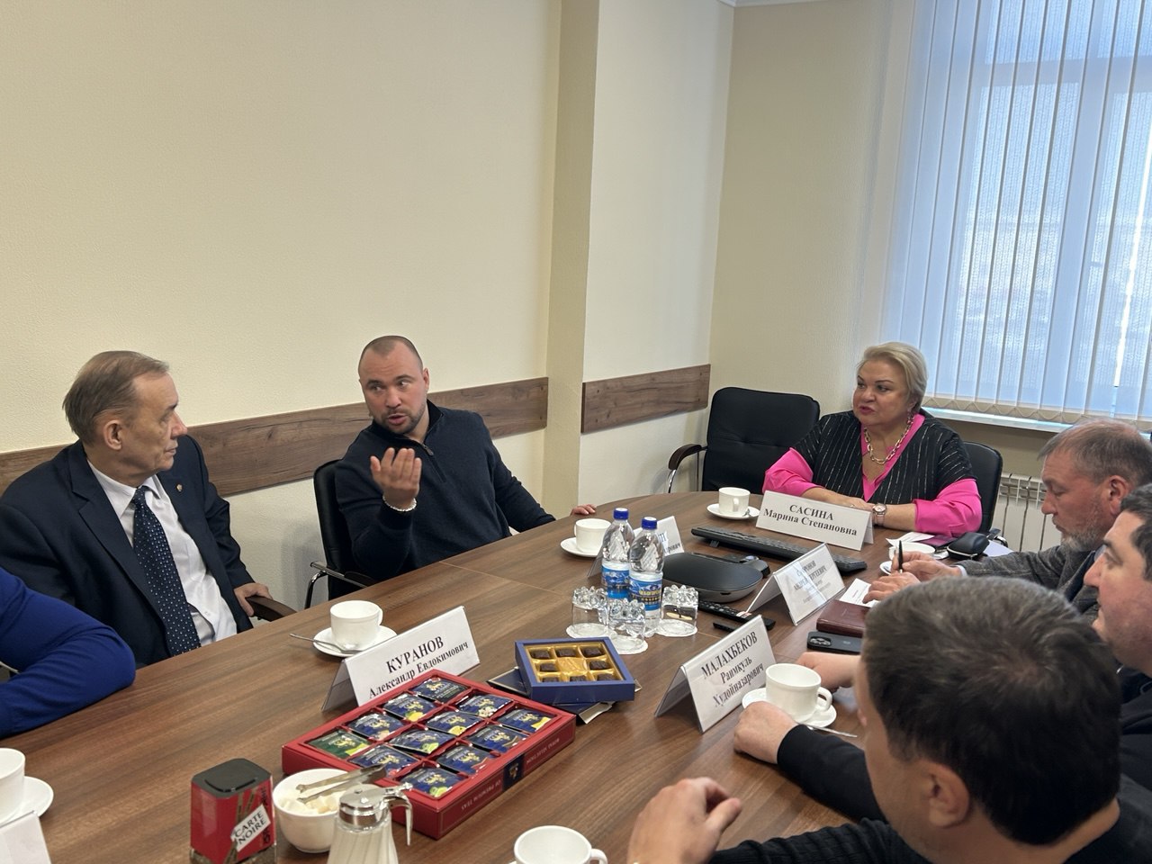 Генеральный секретарь Федерации бокса России Александр Беспутин посетил Ангарск Генеральный секретарь Федерации бокса России Александр Беспутин посетил Ангарск