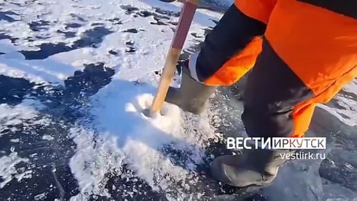 Прямо сейчас прокладывают новый маршрут ледовой переправы на Ольхон