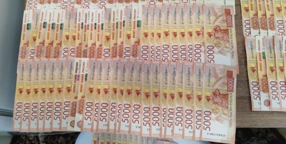 Карманник украл 3 млн рублей в автобусе у женщины, которая везла деньги мошенникам