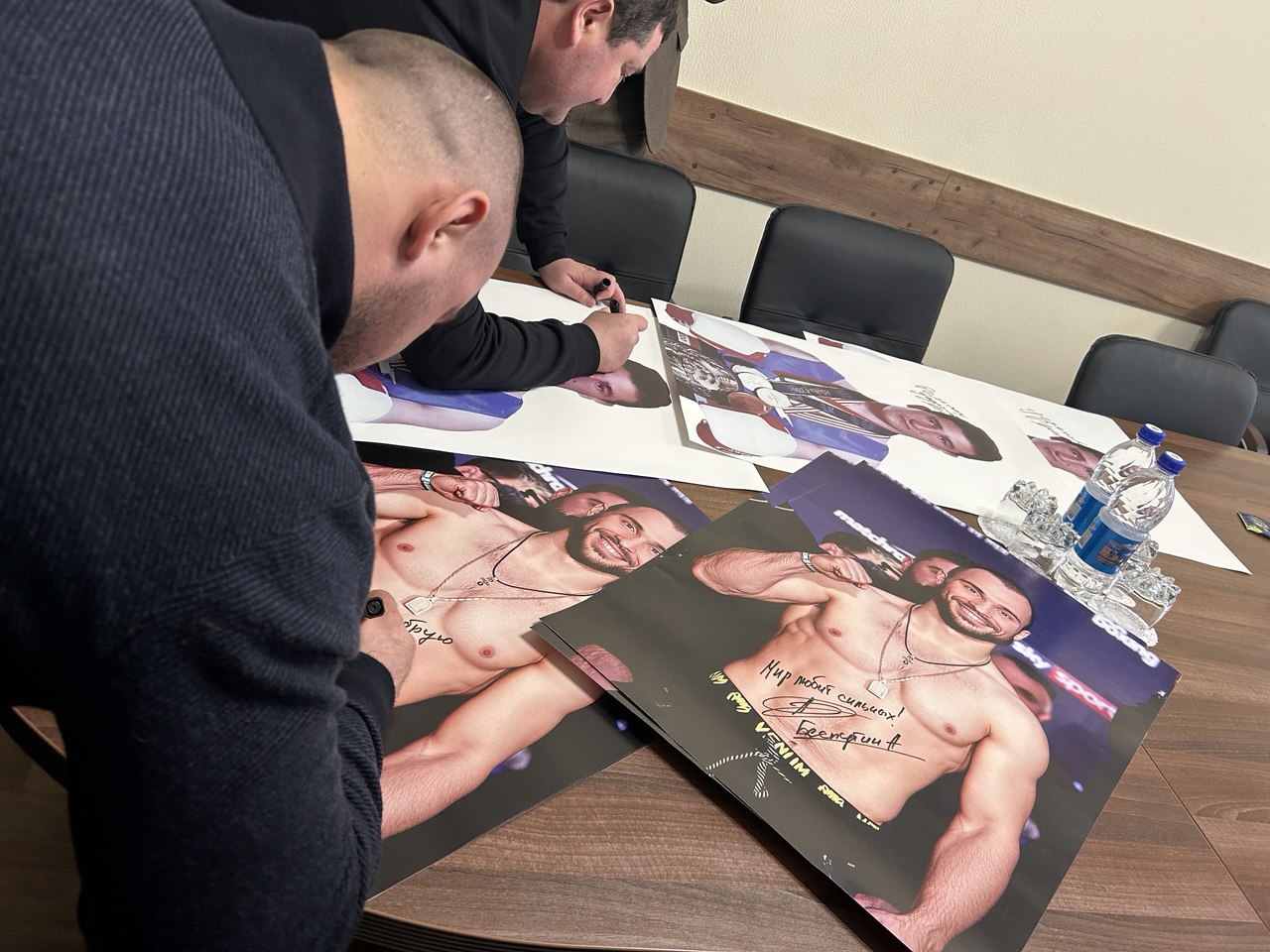 Генеральный секретарь Федерации бокса России Александр Беспутин посетил Ангарск Генеральный секретарь Федерации бокса России Александр Беспутин посетил Ангарск