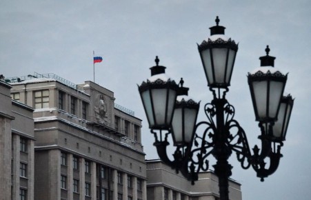 Госдума утвердила закон, обязывающий операторов связи прекращать услуги по требованию ФСБ