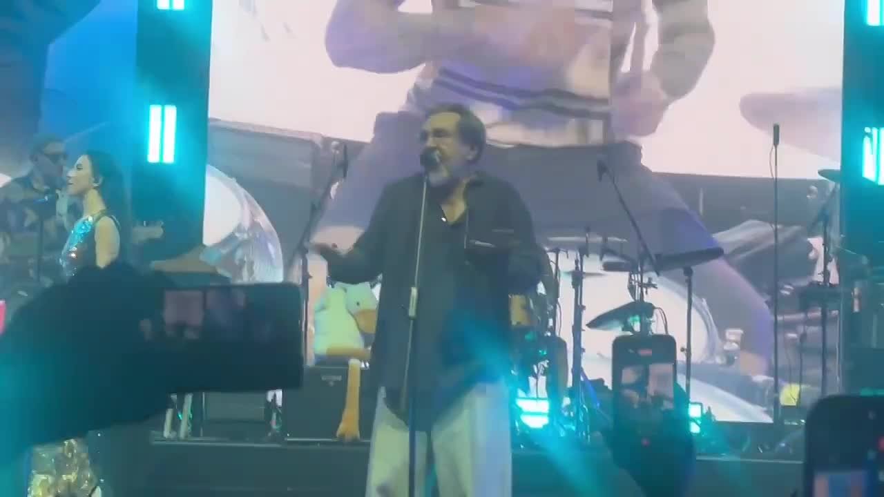 Иркутск второй день подряд хором поет песни «Ленинграда»