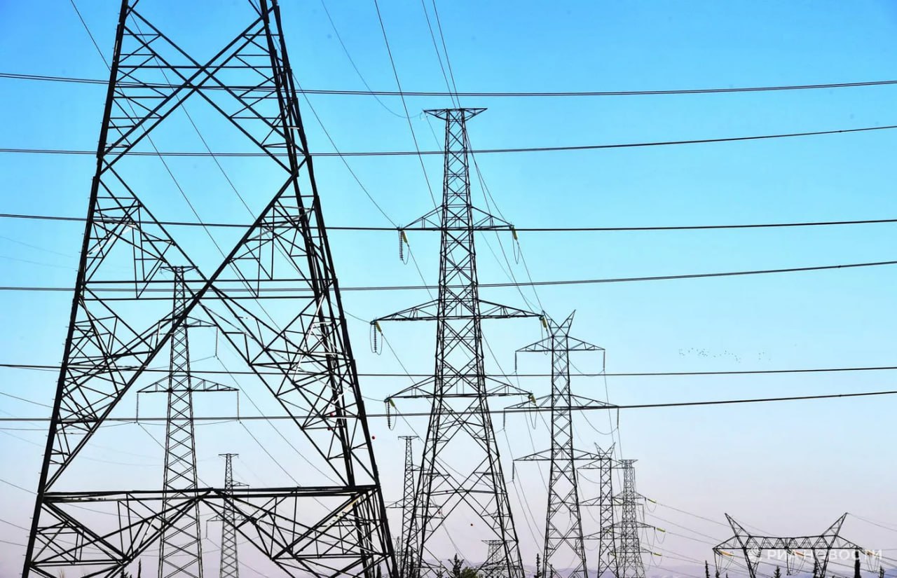 Жители Москвы, Подмосковья, Тюменской и Иркутской областей потребили в январе больше всего электроэнергии среди всех российских регионов, рассказали РИА Новости в "Системном операторе Единой энергосистемы"