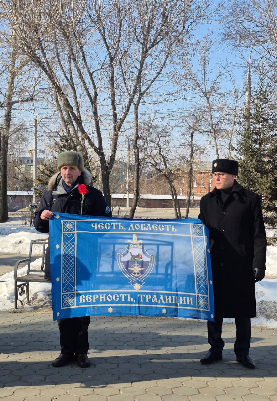 Ветераны транспортной полиции Прибайкалья приняли участие в митинге, посвященном десантникам 6 роты 2 батальона 104 гвардейского парашютно-десантного полка