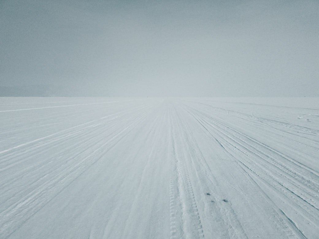 Пока автомобильную переправу на Ольхон открывали, закрывали, и снова открывали, по льду Байкала проложили пеший маршрут, на прошлой неделе им уже воспользовались более 1000 туристов из нескольких регионов России Пока автомобильную переправу на Ольхон открывали, закрывали, и снова открывали, по льду Байкала проложили пеший маршрут, на прошлой неделе им уже воспользовались более 1000 туристов из нескольких регионов России