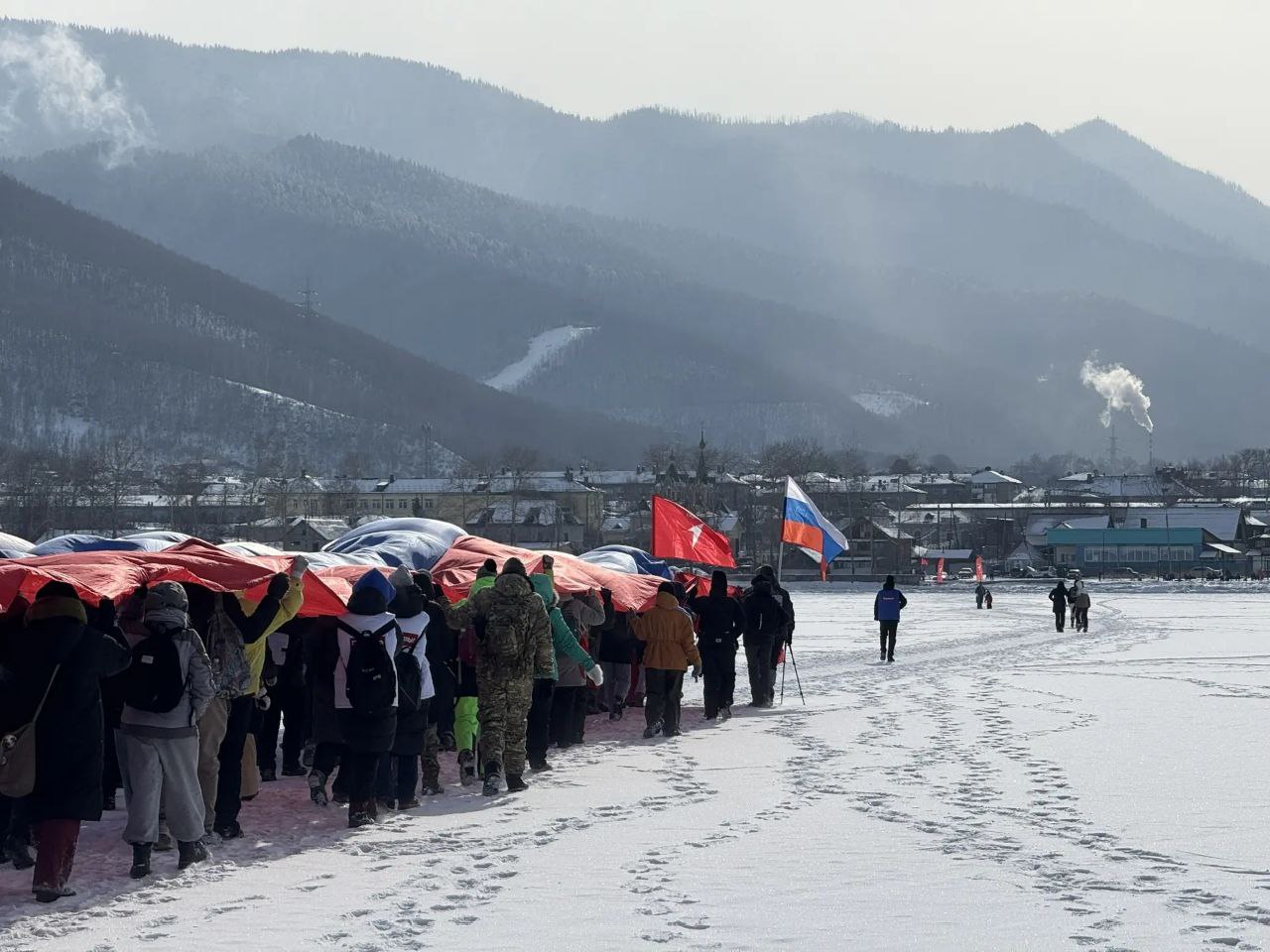 Ледовый переход по Байкалу совершили более 200 участников Движения Первых Ледовый переход по Байкалу совершили более 200 участников Движения Первых