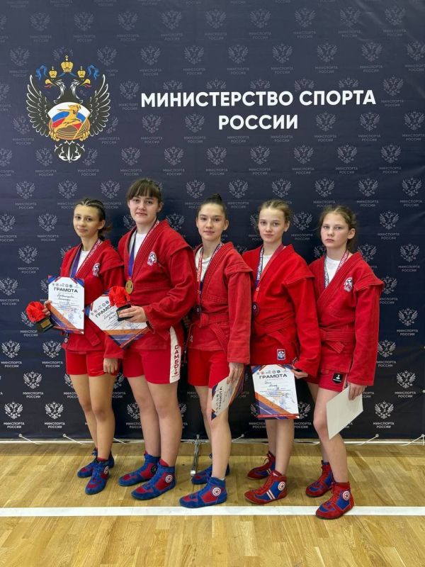 Спортсмены Иркутской области завоевали 11 медалей на первенстве Сибирского федерального округа по самбо среди юношей и девушек 14-16 лет