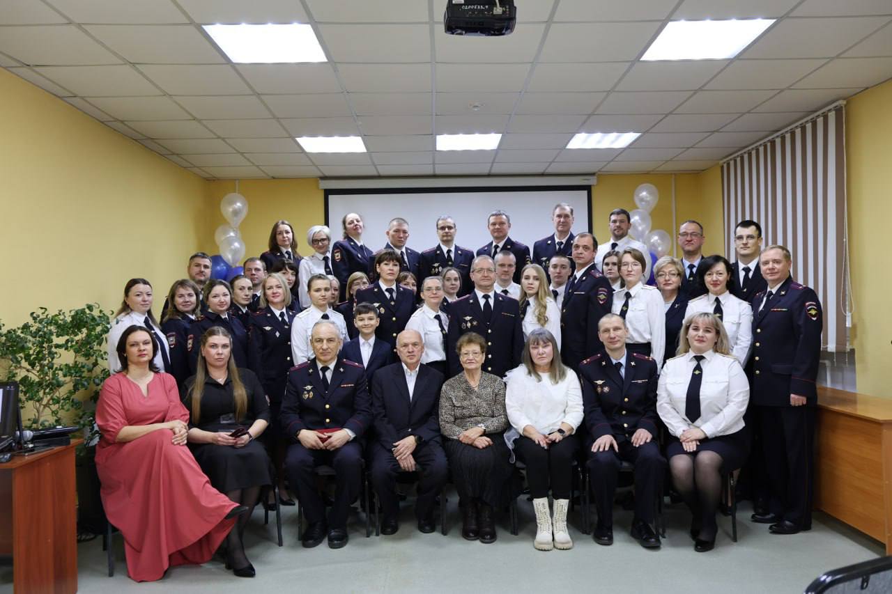 В Экспертно-криминалистическом центре ГУ МВД России по Иркутской области прошел торжественный ритуал посвящения в эксперты В Экспертно-криминалистическом центре ГУ МВД России по Иркутской области прошел торжественный ритуал посвящения в эксперты