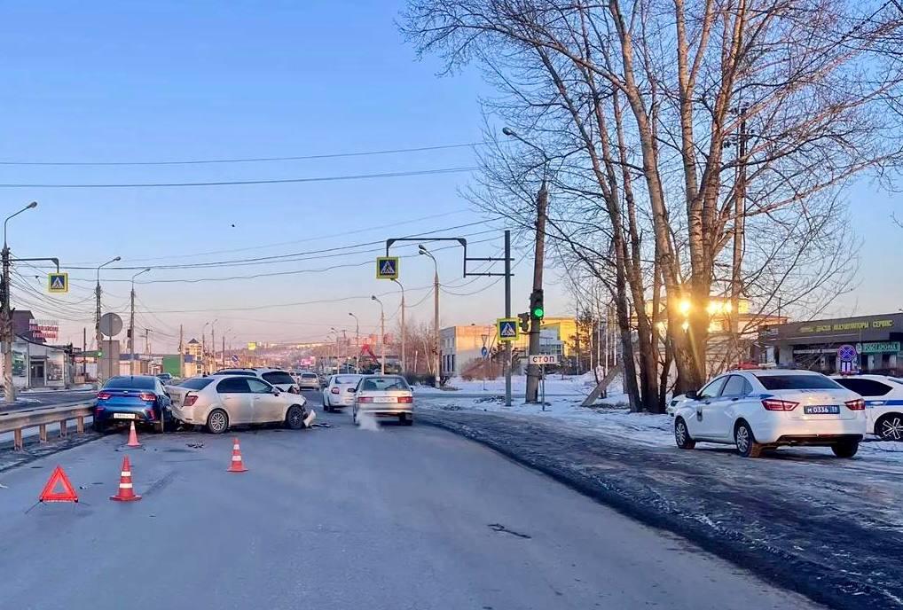 В Иркутской области за неделю произошло 21 ДТП: 4 человека погибли, 23 получили травмы В Иркутской области за неделю произошло 21 ДТП: 4 человека погибли, 23 получили травмы