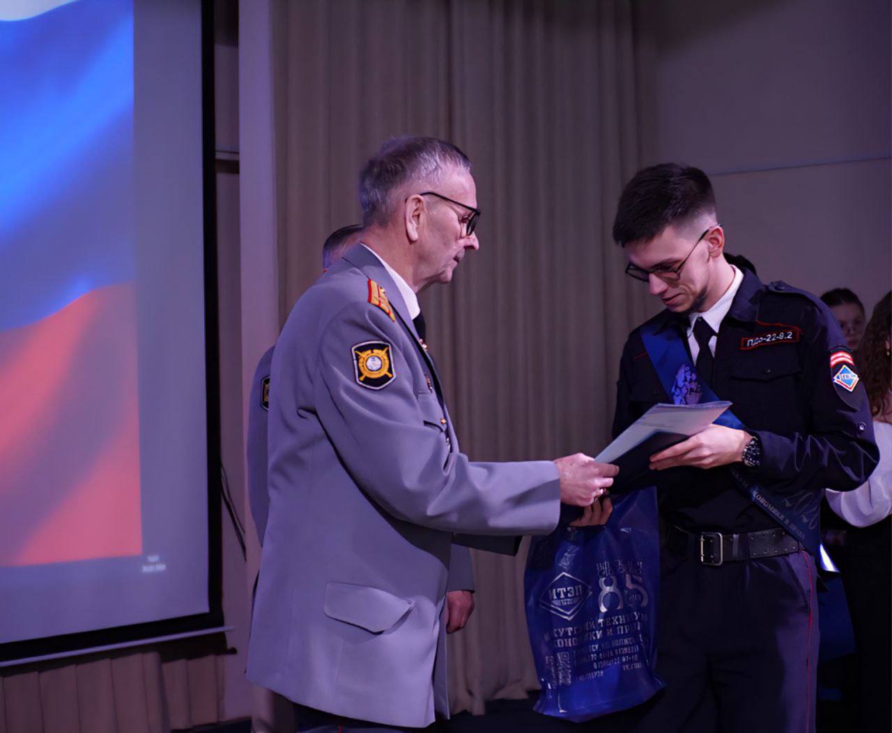 Ветераны транспортной полиции Прибайкалья приняли участие в торжественном вручении дипломов студентам техникума Ветераны транспортной полиции Прибайкалья приняли участие в торжественном вручении дипломов студентам техникума