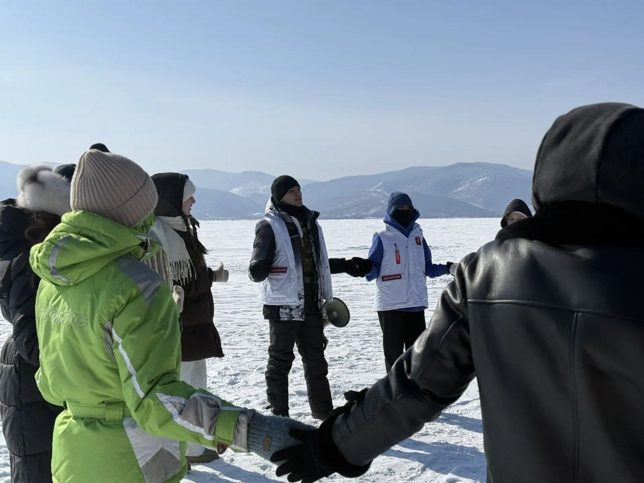 Ледовый переход по Байкалу совершили более 200 участников Движения Первых Ледовый переход по Байкалу совершили более 200 участников Движения Первых
