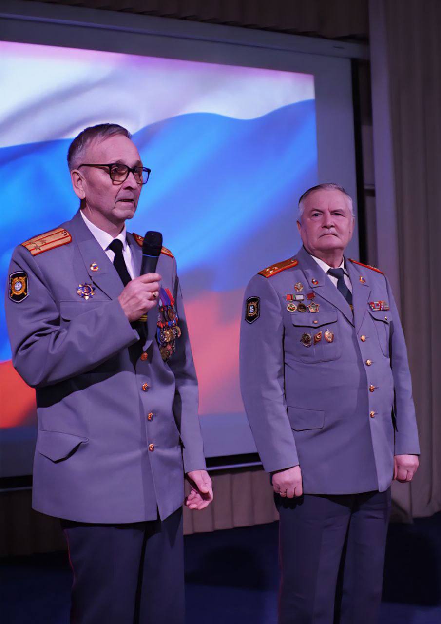 Ветераны транспортной полиции Прибайкалья приняли участие в торжественном вручении дипломов студентам техникума Ветераны транспортной полиции Прибайкалья приняли участие в торжественном вручении дипломов студентам техникума