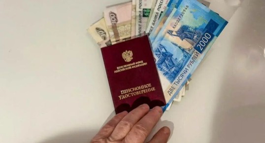 Разница в пенсиях: работающие или неработающие – что выбрать?