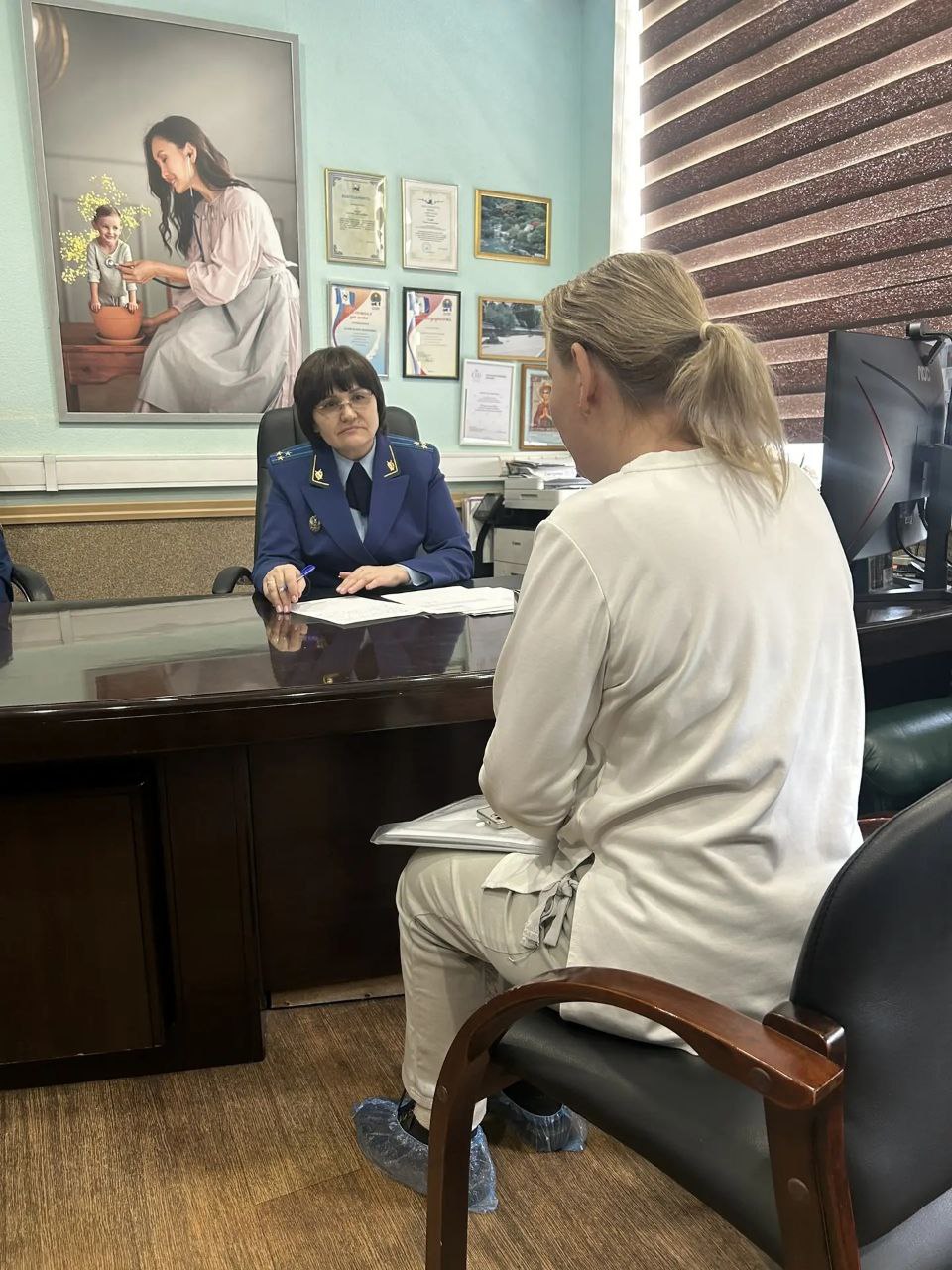 В рамках работы мобильной приемной заместителем прокурора Иркутской области Исакановой Л.Е. осуществлен выезд в Областную детскую клиническую больницу, в которой получают медицинскую помощь дети со всего региона, в том числе... В рамках работы мобильной приемной заместителем прокурора Иркутской области Исакановой Л.Е. осуществлен выезд в Областную детскую клиническую больницу, в которой получают медицинскую помощь дети со всего региона, в том числе...