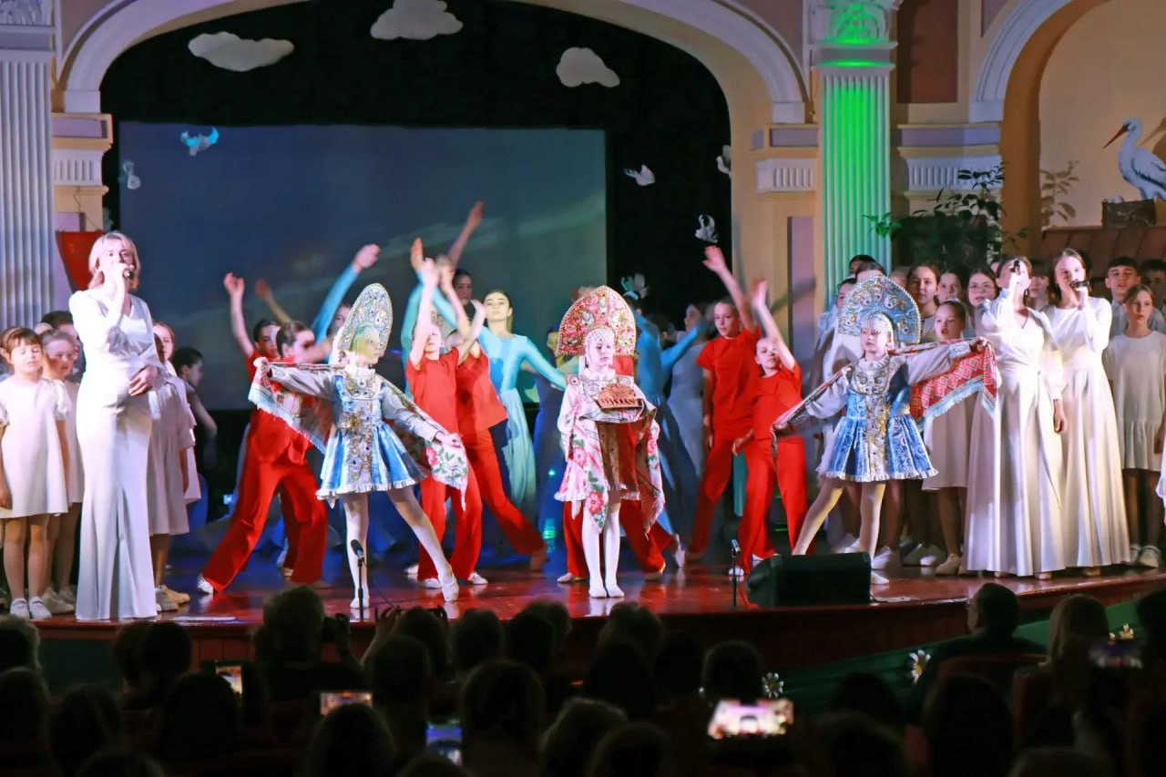 Гала-концерт фестиваля-конкурса патриотической песни «Февральский ветер» прошел в Иркутске Гала-концерт фестиваля-конкурса патриотической песни «Февральский ветер» прошел в Иркутске