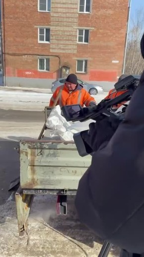 Вместе с дорожниками на улицы Иркутска сейчас отправилась и наша съемочная группа