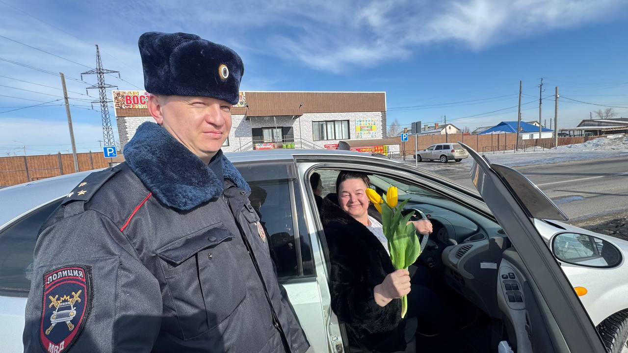 Весенний сюрприз: к акции «Цветы для автоледи» присоединились заларинские госавтоинспекторы Весенний сюрприз: к акции «Цветы для автоледи» присоединились заларинские госавтоинспекторы