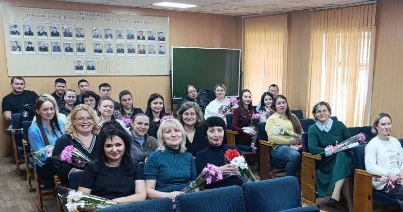 #8мартавкаждыйдом - транспортные полицейские Прибайкалья продолжают поздравлять женщин-ветеранов службы с Международным женским днём #8мартавкаждыйдом - транспортные полицейские Прибайкалья продолжают поздравлять женщин-ветеранов службы с Международным женским днём