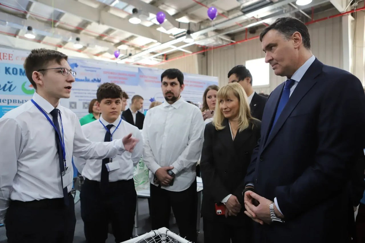 В Иркутске наградили лучших учителей и воспитателей года на «Образовательной панораме: Иркутск 365!» В Иркутске наградили лучших учителей и воспитателей года на «Образовательной панораме: Иркутск 365!»