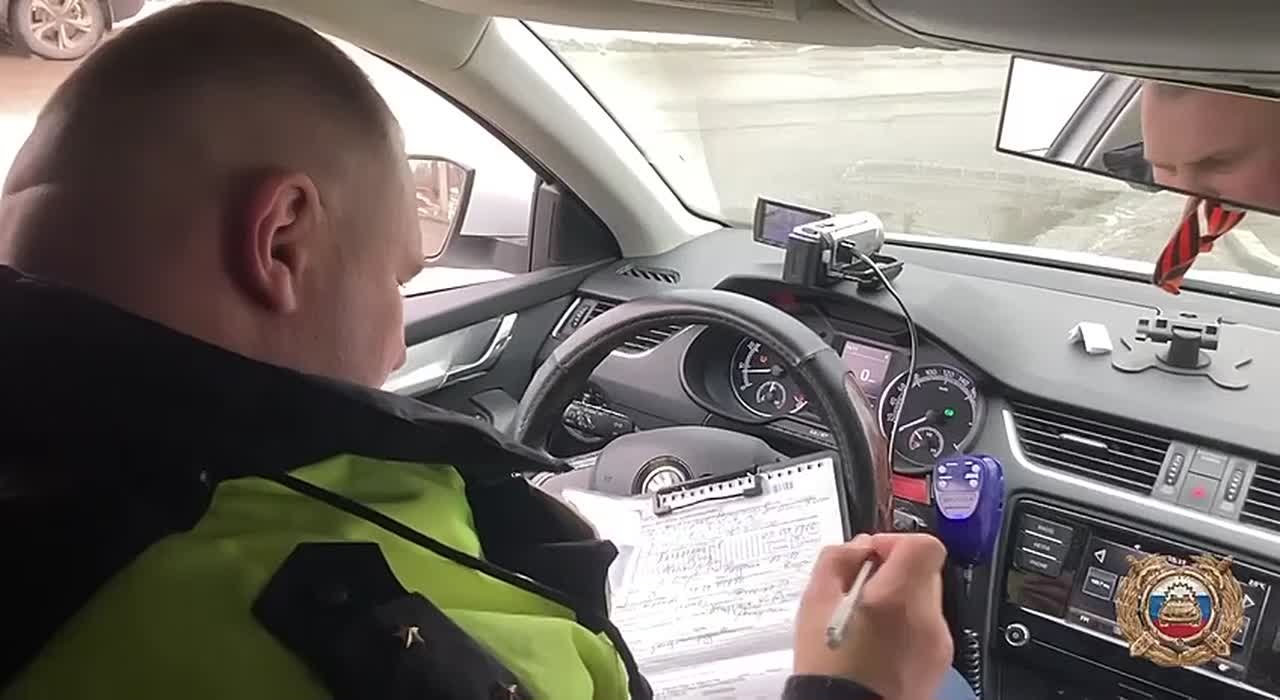 В Усолье-Сибирском автоинспекторы контролируют соблюдение правил проезда пешеходных переходов