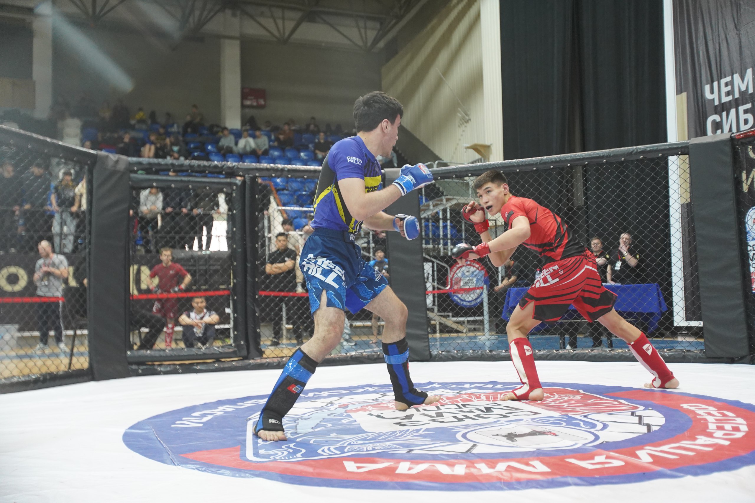 В Иркутске во Дворце спорта «Труд» 14-15 марта проходили чемпионат и первенство Сибирского федерального округа по смешанному боевому единоборству (ММА) В Иркутске во Дворце спорта «Труд» 14-15 марта проходили чемпионат и первенство Сибирского федерального округа по смешанному боевому единоборству (ММА)