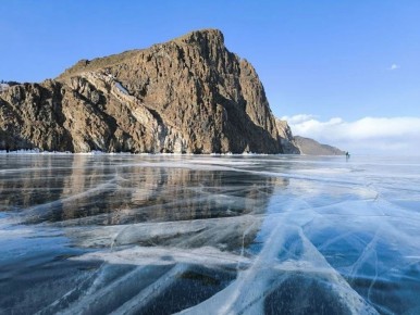 Успеваем любоваться зимними видами Байкала — совсем скоро вся ледяная красота уже растает! Мыс Сааган-Заба